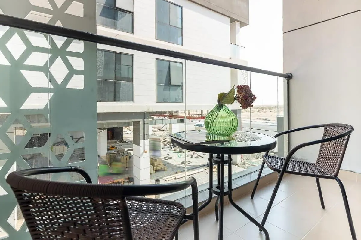 Frank Porter - Majestique Residence 2 Dubai Apartment