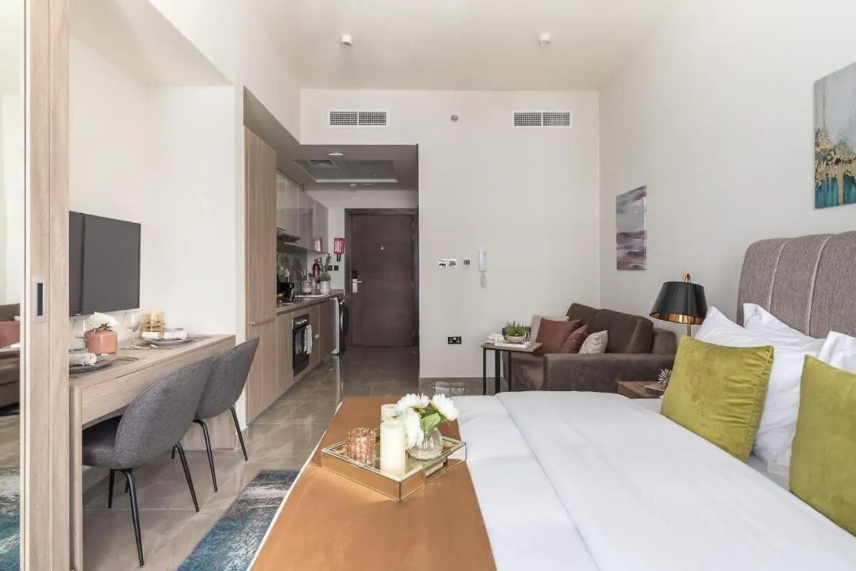 Frank Porter - Majestique Residence 2 Dubai Apartment
