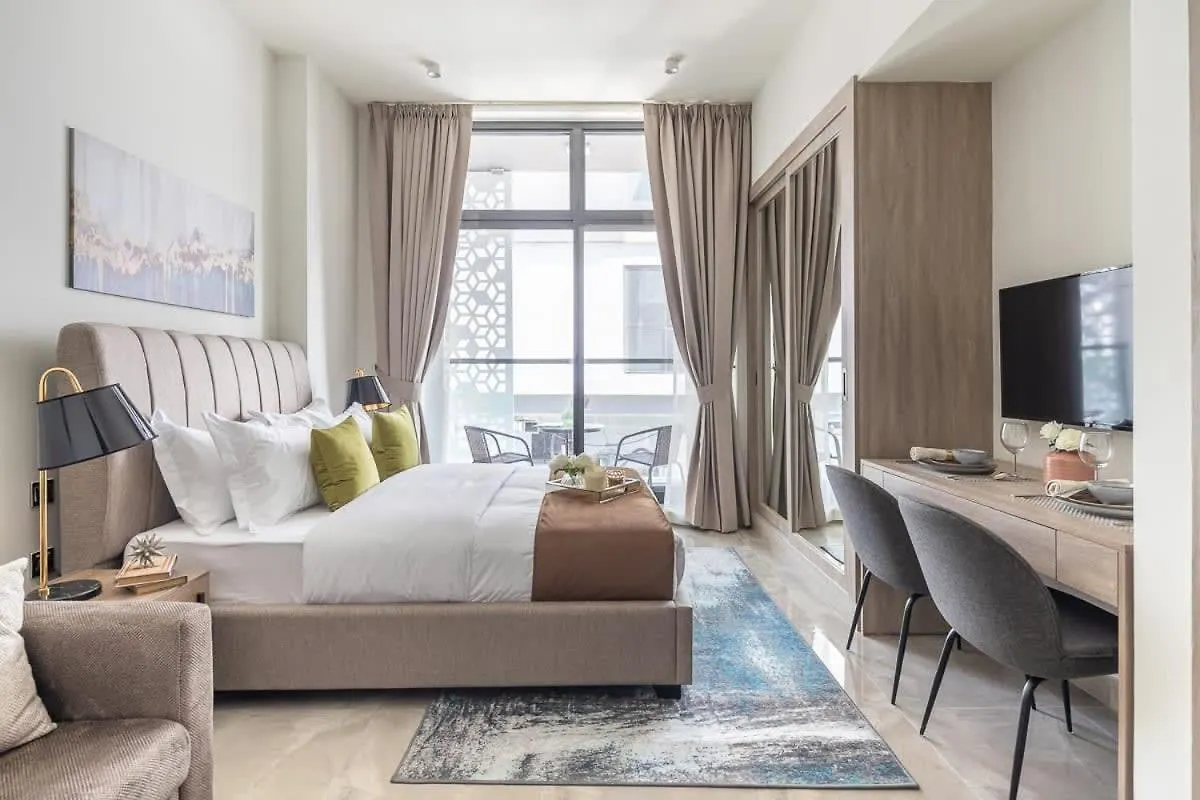 Frank Porter - Majestique Residence 2 Dubai Apartment